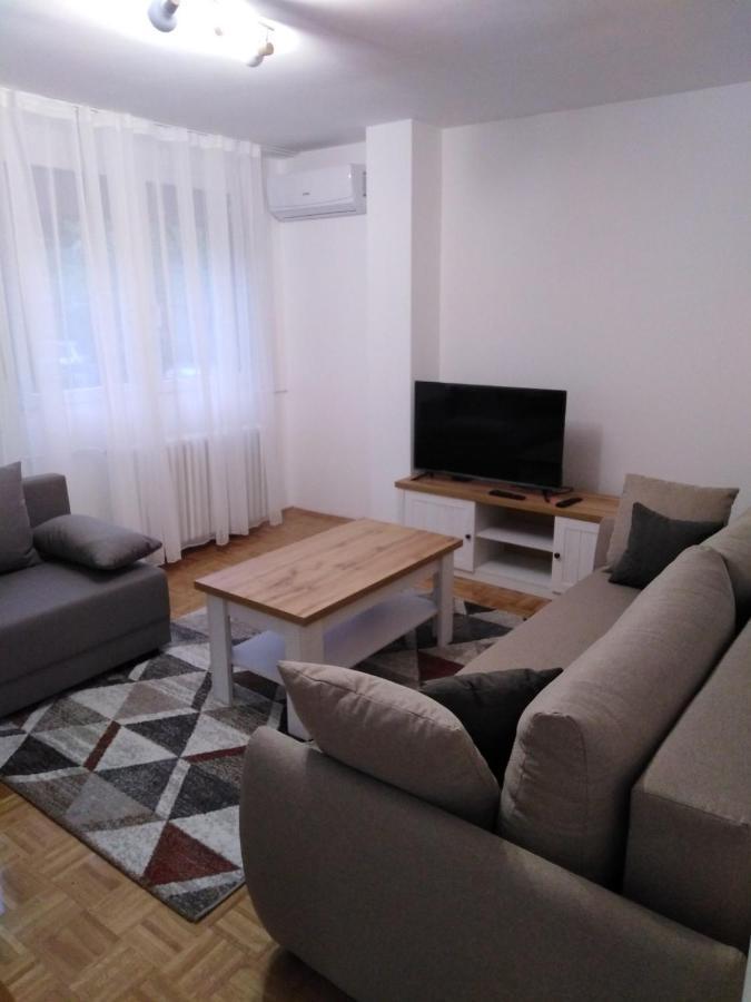 Domenica Apartment Novi Sad Buitenkant foto